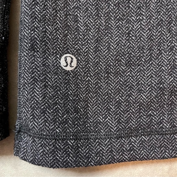 Lululemon Herringbone Zip Up Jacket
LARGE. 1/4 zip - Picture 7 of 8